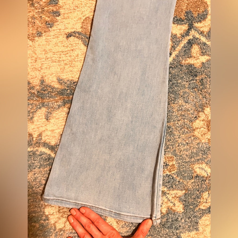 EXPRESS Light Wash Super High Rise Flare Jeans Size 0S Super Soft💫😊 EUC - Picture 10 of 12